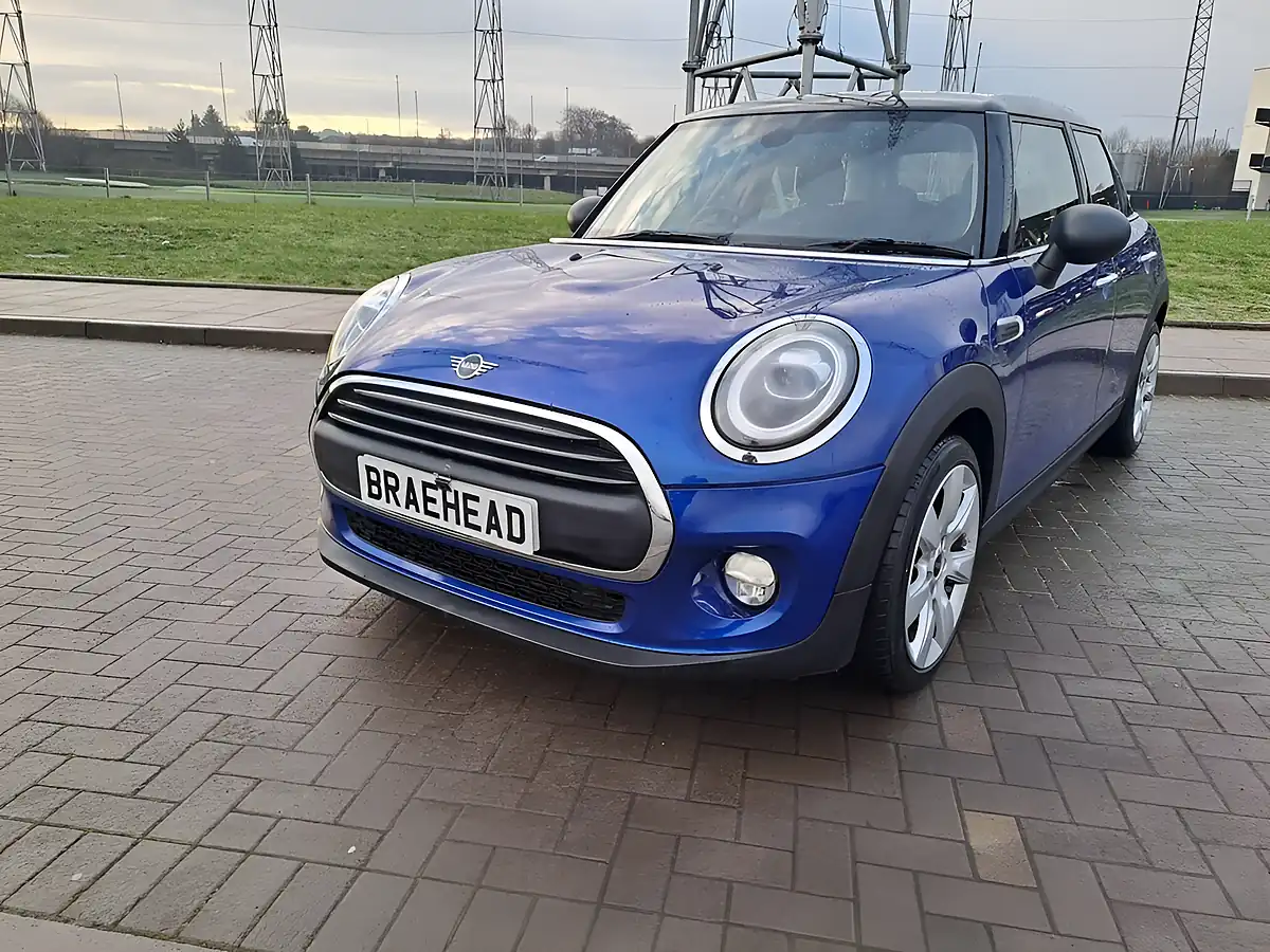 Used 2018 MINI Hatchback One Blue - Interior and Exterior details 10