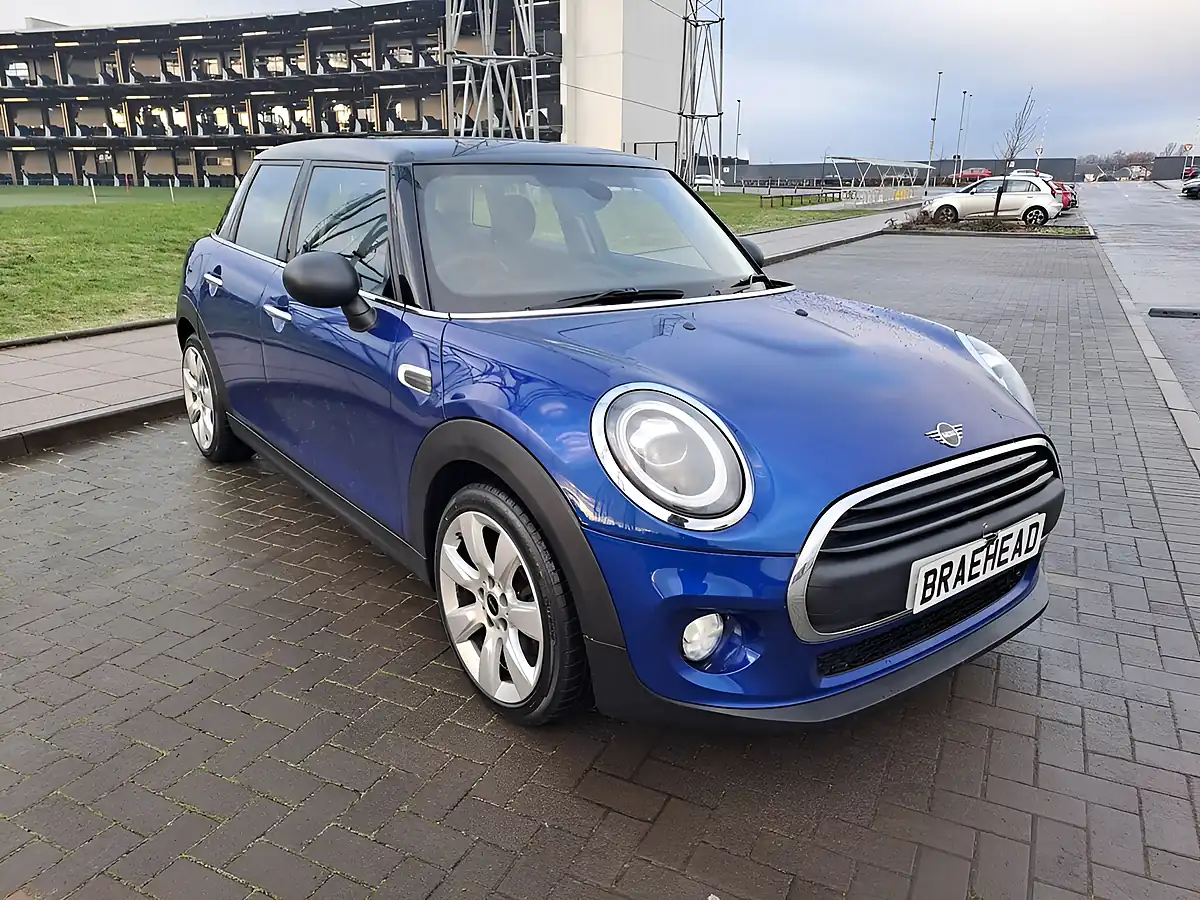 Used 2018 MINI Hatchback One Blue - Interior and Exterior details 16