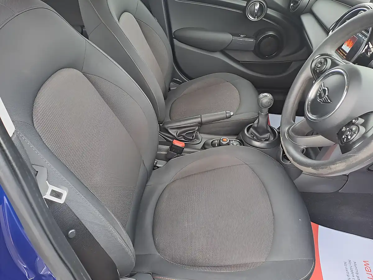 Used 2018 MINI Hatchback One Blue - Interior and Exterior details 2