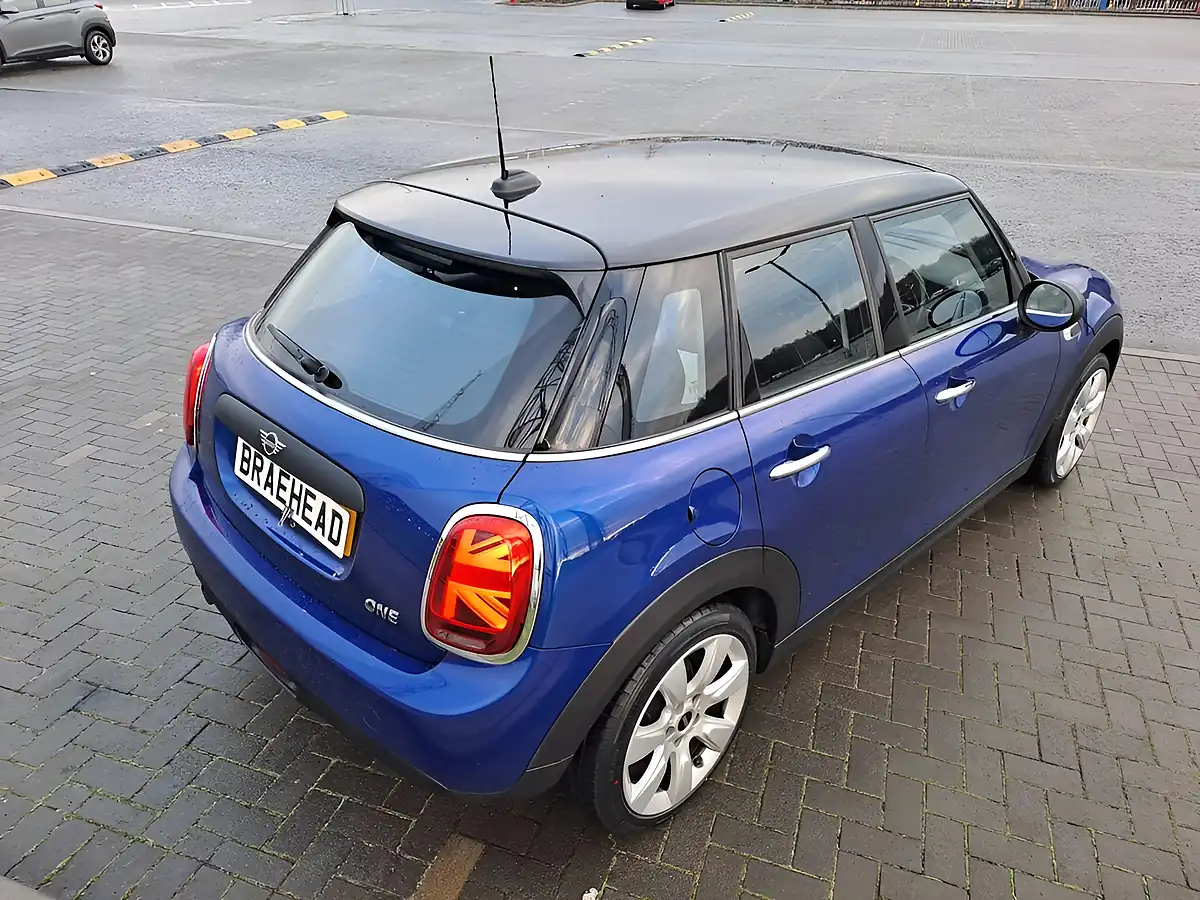 Used 2018 MINI Hatchback One Blue - Interior and Exterior details 3