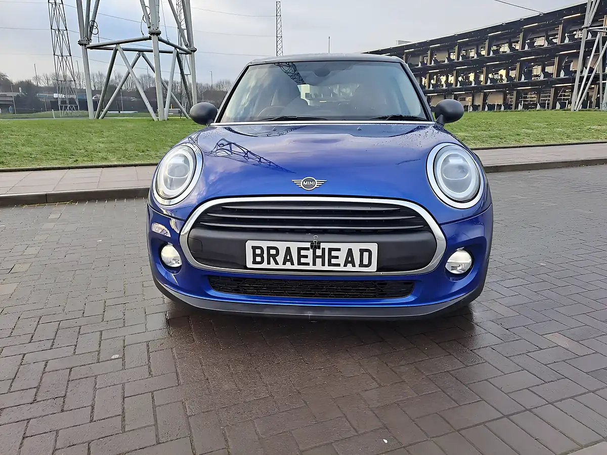 Used 2018 MINI Hatchback One Blue - Interior and Exterior details 9