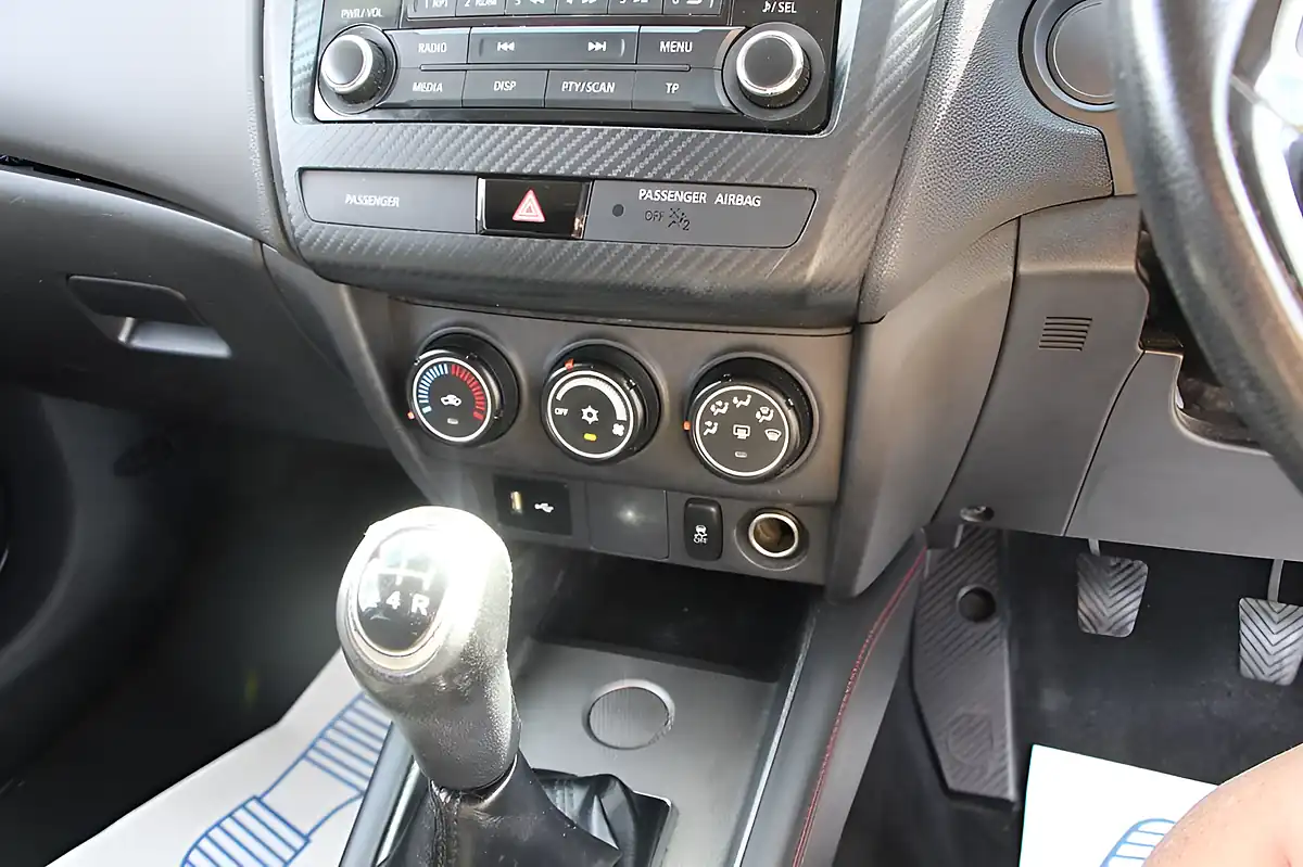 Used 2018 Mitsubishi Asx 2 Blue - Interior and Exterior details 20