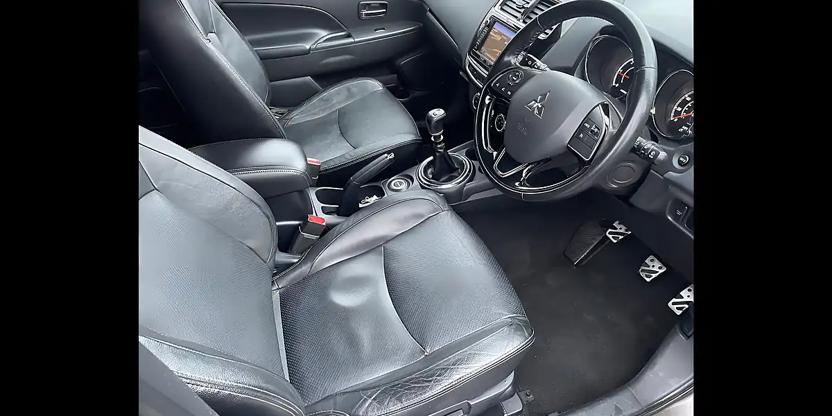 Used 2018 Mitsubishi Asx 4 Brown - Interior and Exterior details 12