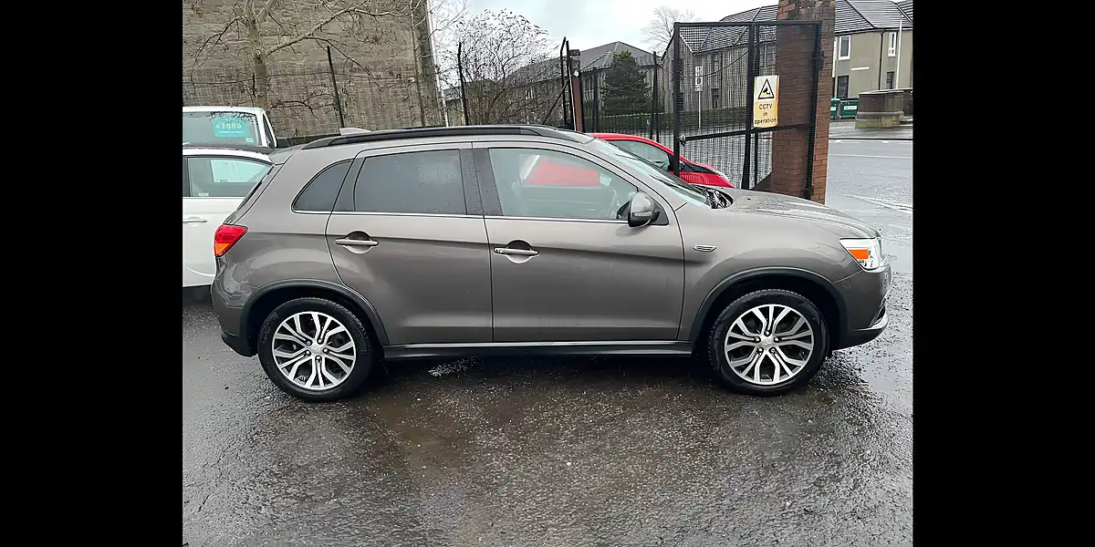 Used 2018 Mitsubishi Asx 4 Brown - Interior and Exterior details 3