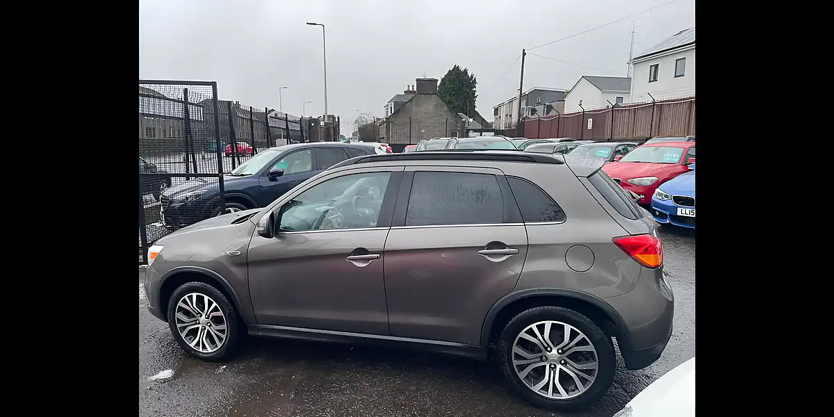 Used 2018 Mitsubishi Asx 4 Brown - Interior and Exterior details 6