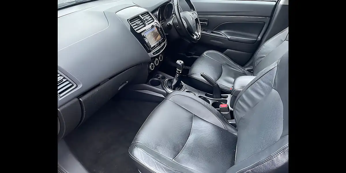 Used 2018 Mitsubishi Asx 4 Brown - Interior and Exterior details 8