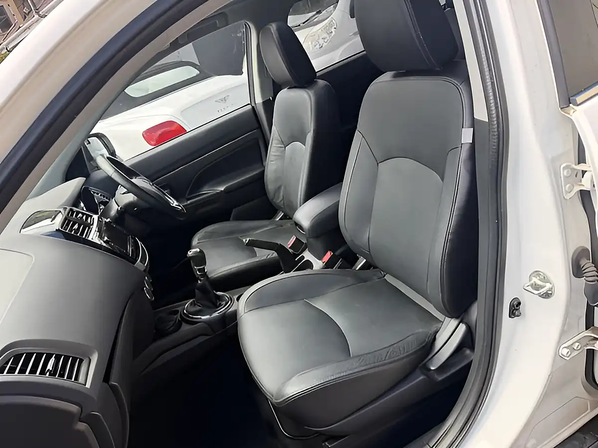 Used 2018 Mitsubishi Asx 4 White - Interior and Exterior details 12