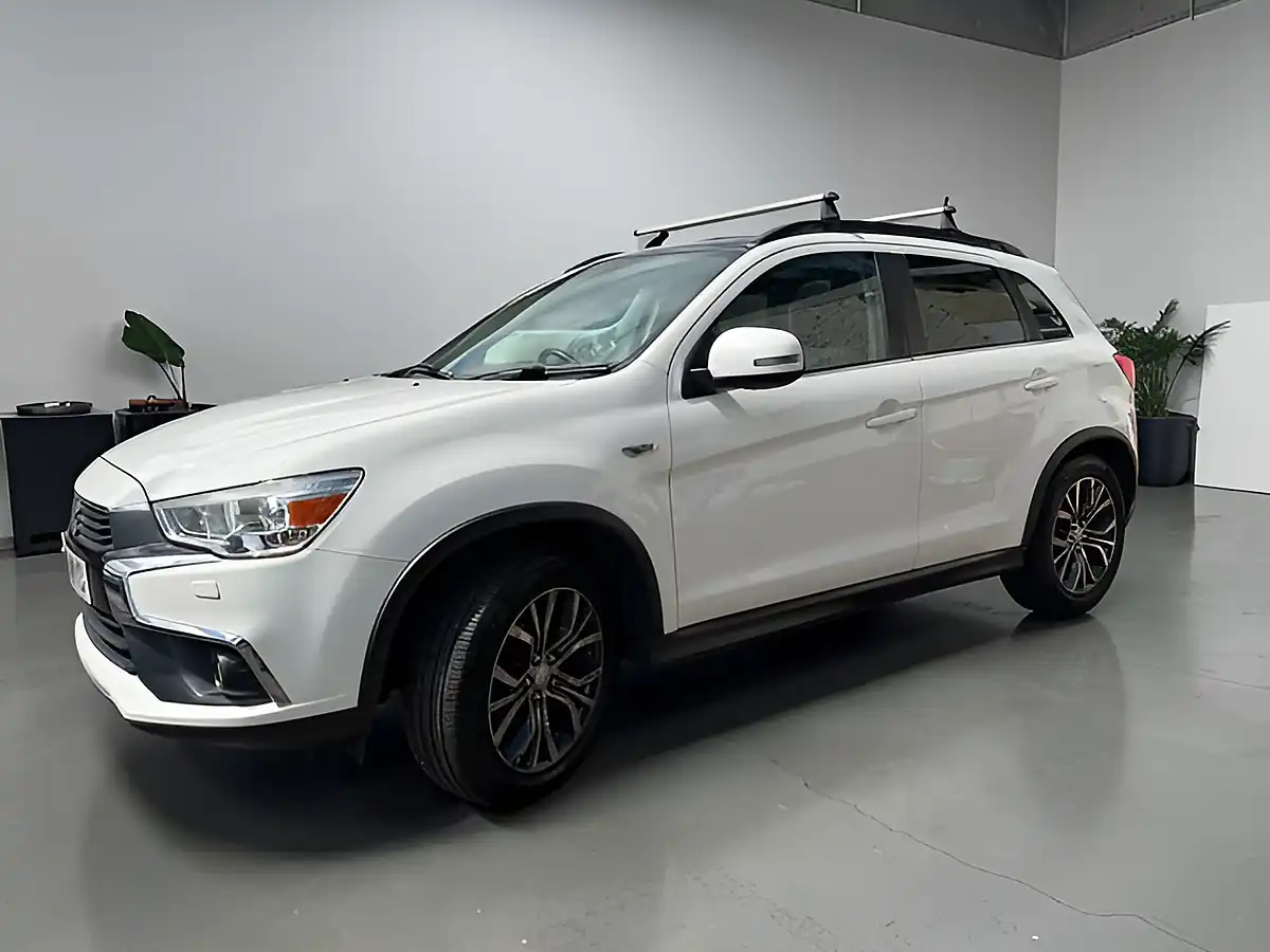 Used 2018 Mitsubishi Asx 4 White - Interior and Exterior details 3