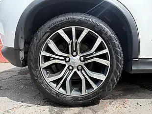 Used 2018 Mitsubishi Asx 4 White - Interior and Exterior details 7