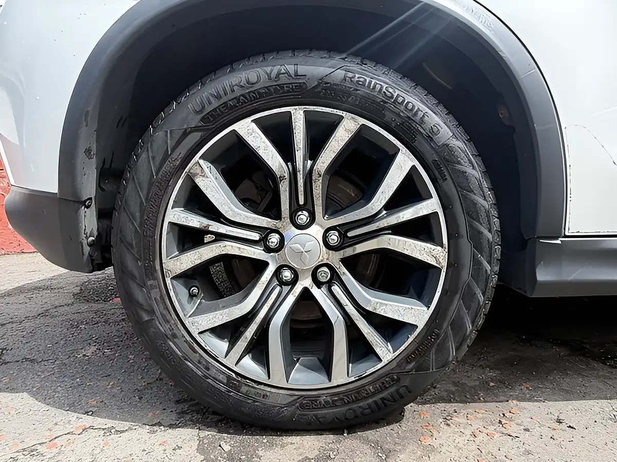 Used 2018 Mitsubishi Asx 4 White - Interior and Exterior details 7