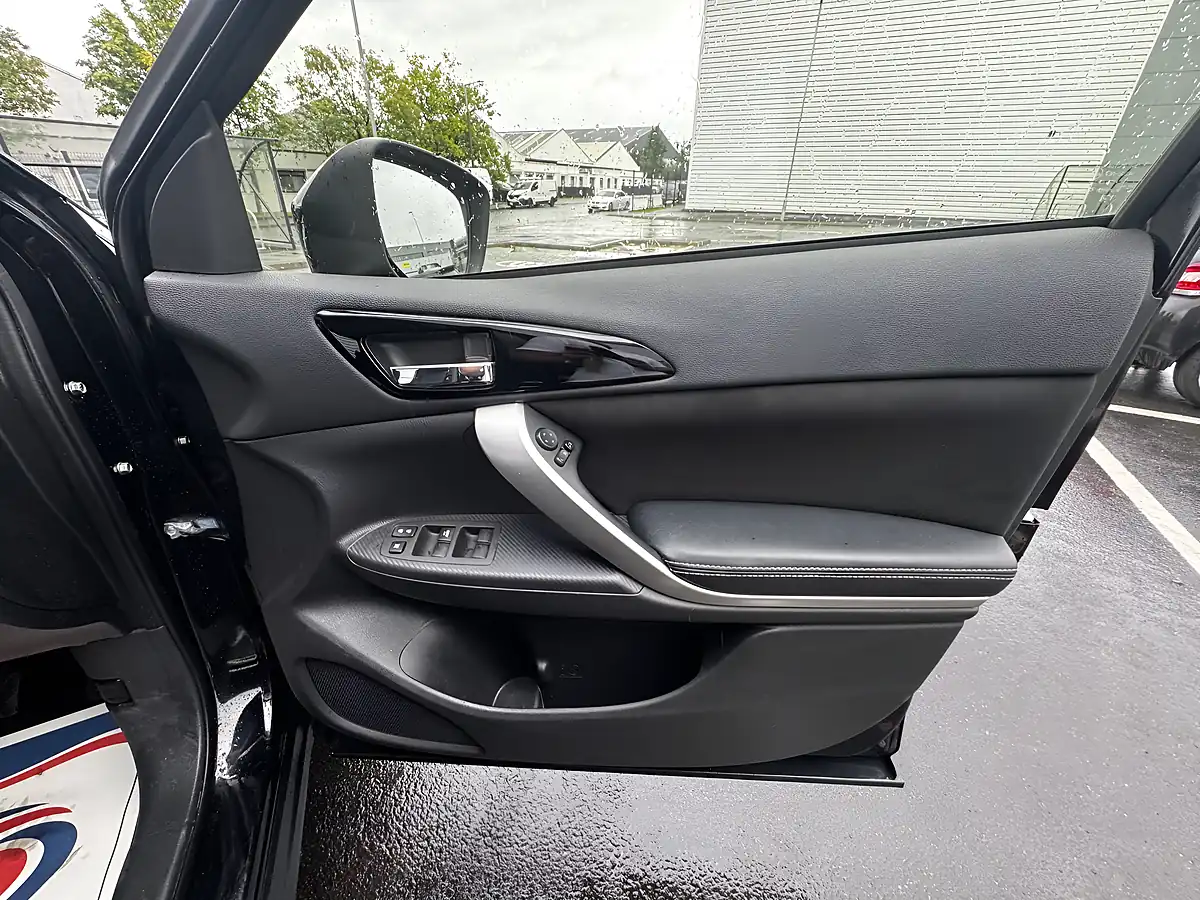 Used 2018 Mitsubishi Eclipse Cross 3 Black - Interior and Exterior details 15