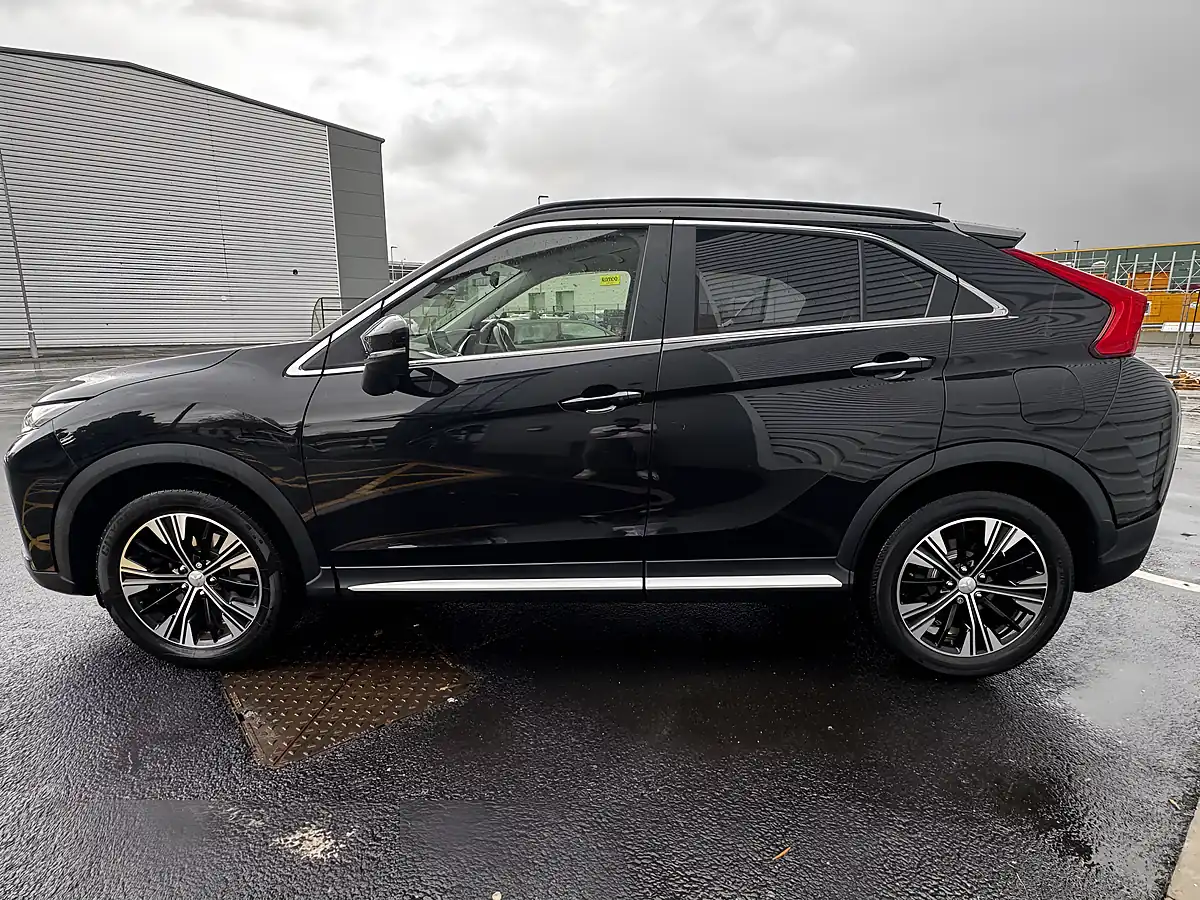 Used 2018 Mitsubishi Eclipse Cross 3 Black - Interior and Exterior details 9