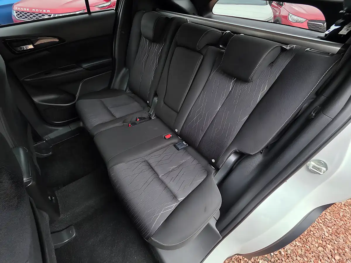 Used 2018 Mitsubishi Eclipse Cross 3 Pearlescent White - Interior and Exterior details 12