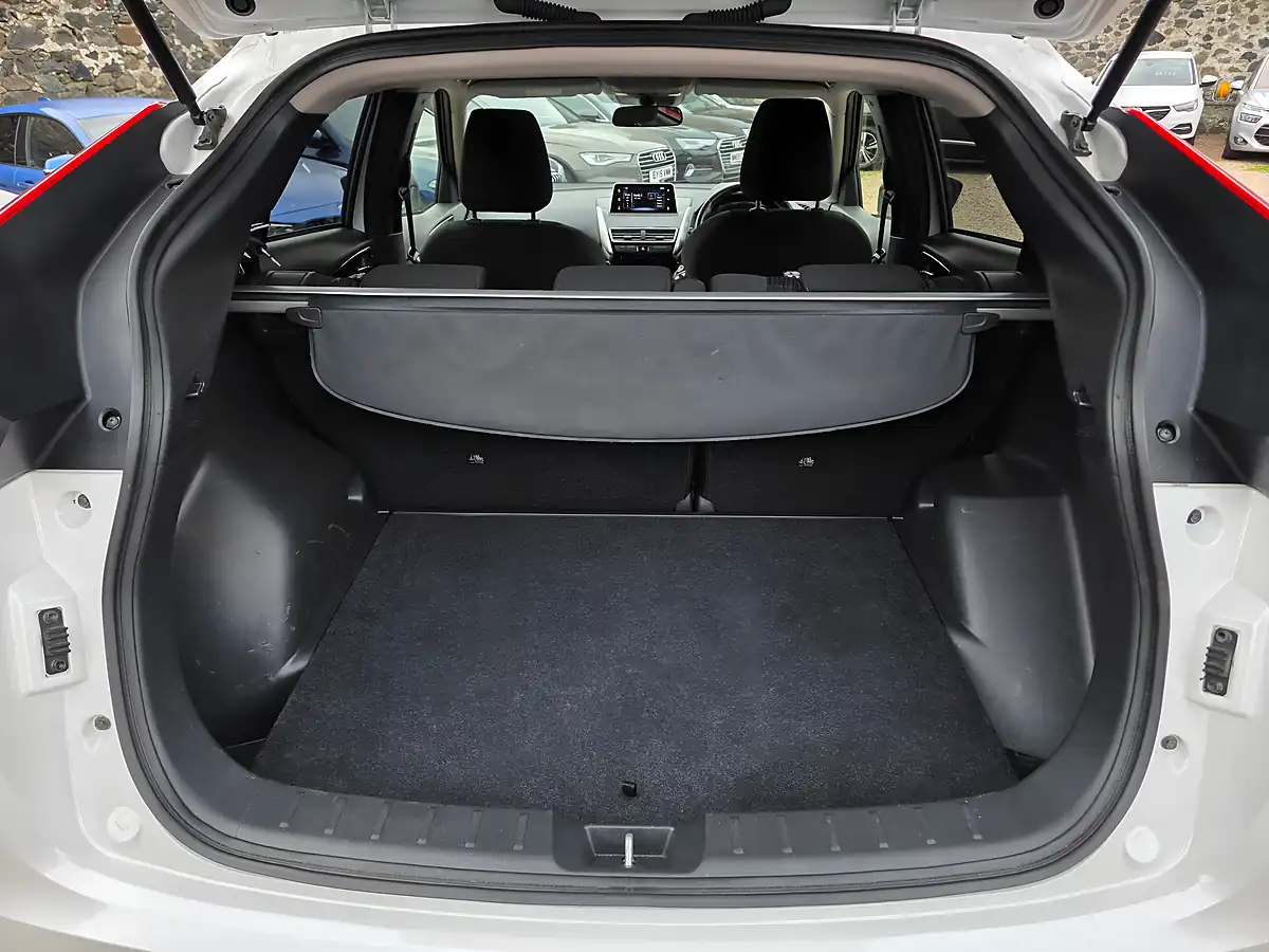 Used 2018 Mitsubishi Eclipse Cross 3 Pearlescent White - Interior and Exterior details 13