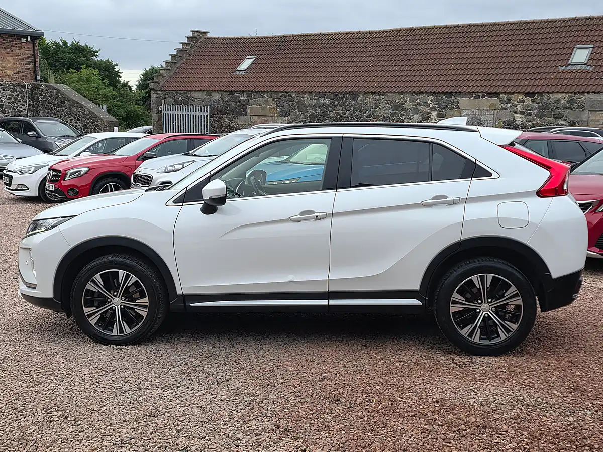 Used 2018 Mitsubishi Eclipse Cross 3 Pearlescent White - Interior and Exterior details 14