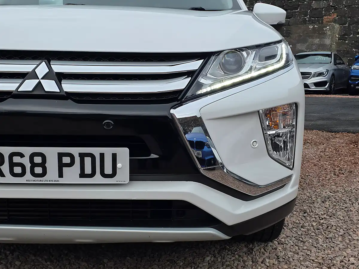 Used 2018 Mitsubishi Eclipse Cross 3 Pearlescent White - Interior and Exterior details 4