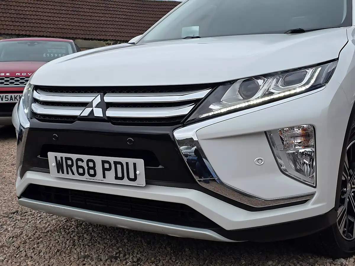 Used 2018 Mitsubishi Eclipse Cross 3 Pearlescent White - Interior and Exterior details 6