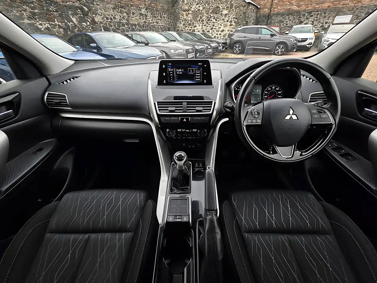 Used 2018 Mitsubishi Eclipse Cross 3 Pearlescent White - Interior and Exterior details 7
