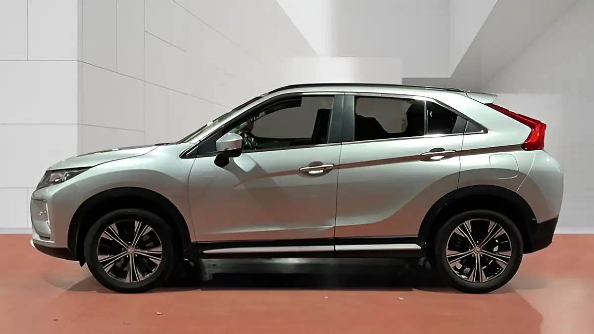 Used 2018 Mitsubishi Eclipse Cross 3 Silver - Interior and Exterior details 6