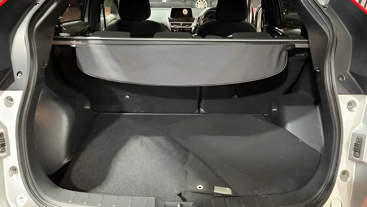 Used 2018 Mitsubishi Eclipse Cross 3 Silver - Interior and Exterior details 7