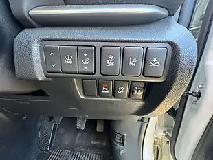 Used 2018 Mitsubishi Eclipse Cross 3 White - Interior and Exterior details 14