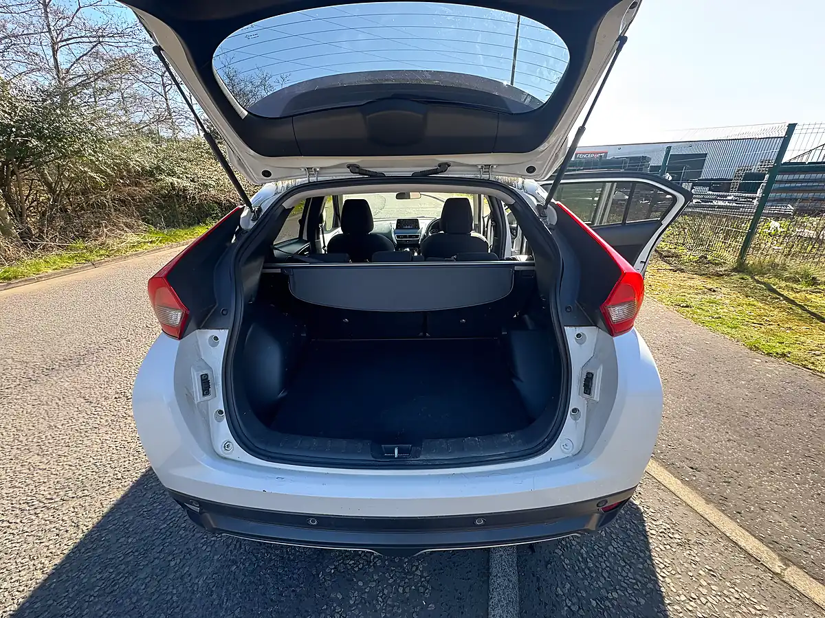 Used 2018 Mitsubishi Eclipse Cross 3 White - Interior and Exterior details 8