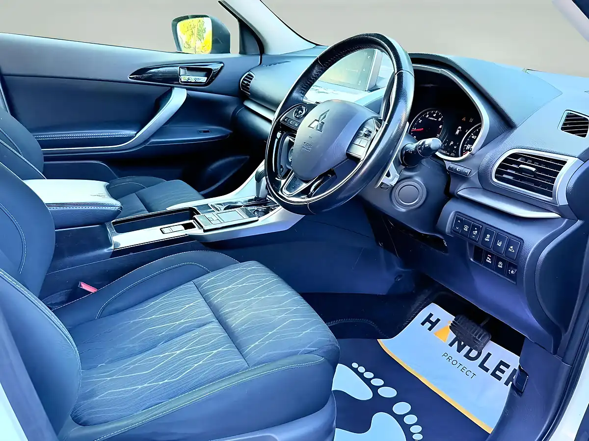 Used 2018 Mitsubishi Eclipse Cross 3 White - Interior and Exterior details 13