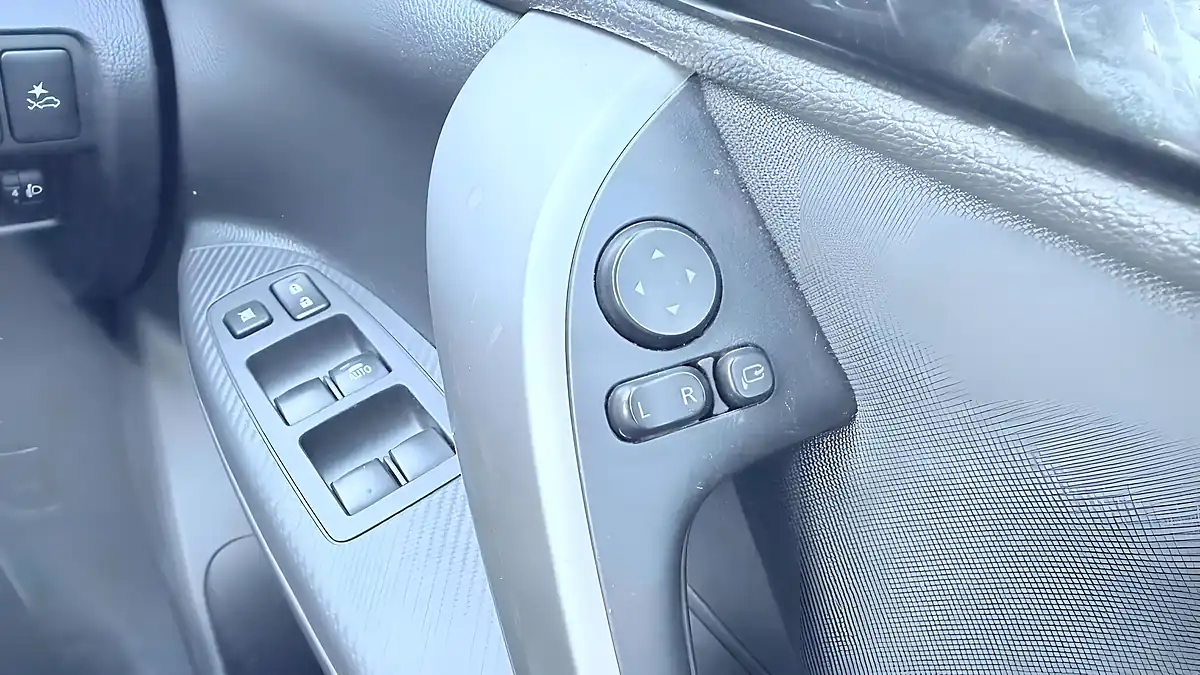 Used 2018 Mitsubishi Eclipse Cross 3 White - Interior and Exterior details 16