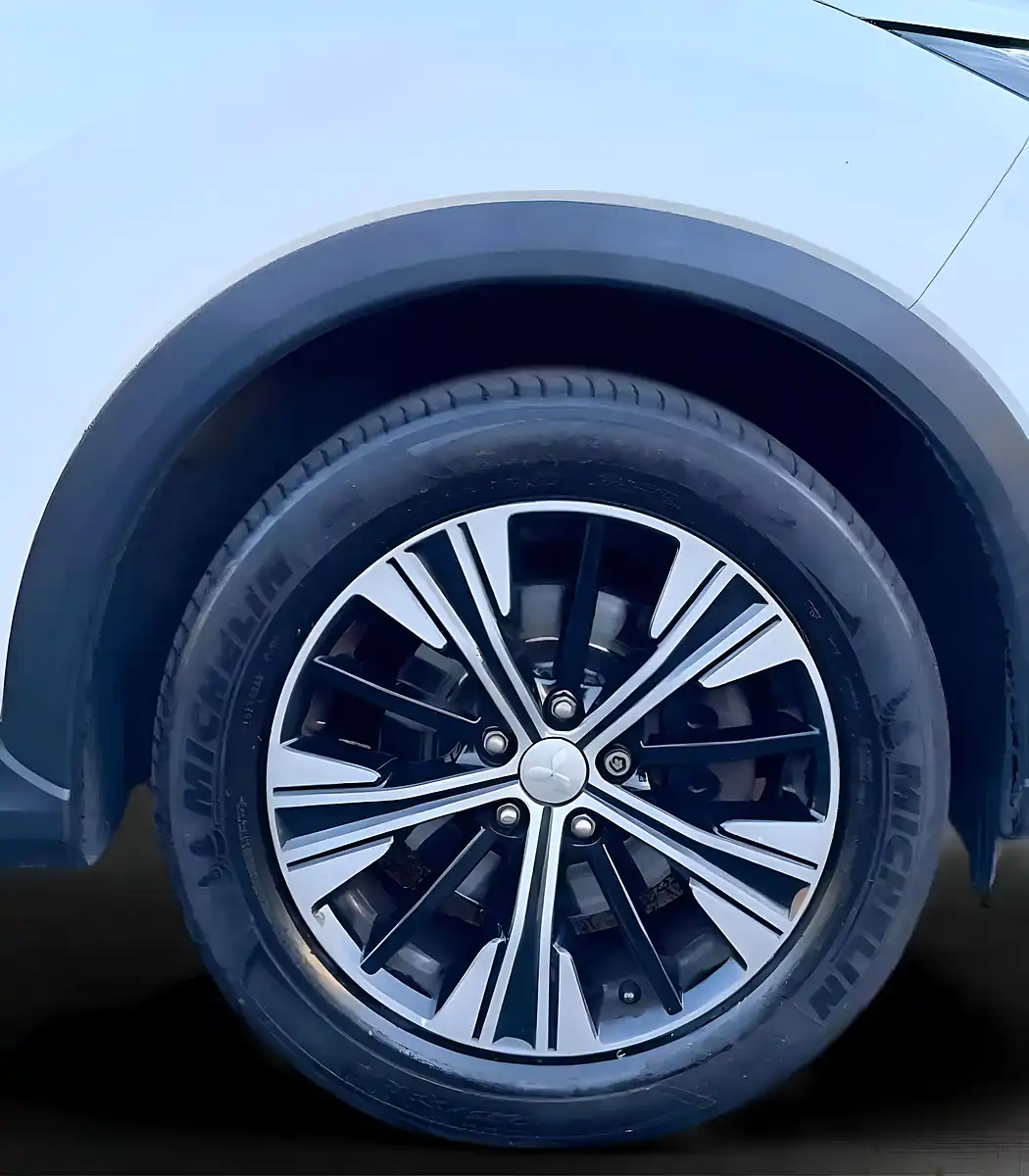 Used 2018 Mitsubishi Eclipse Cross 3 White - Interior and Exterior details 19