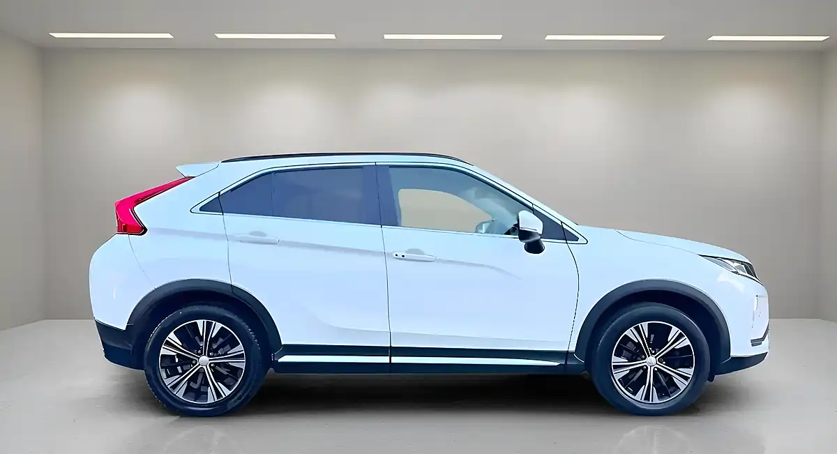 Used 2018 Mitsubishi Eclipse Cross 3 White - Interior and Exterior details 4