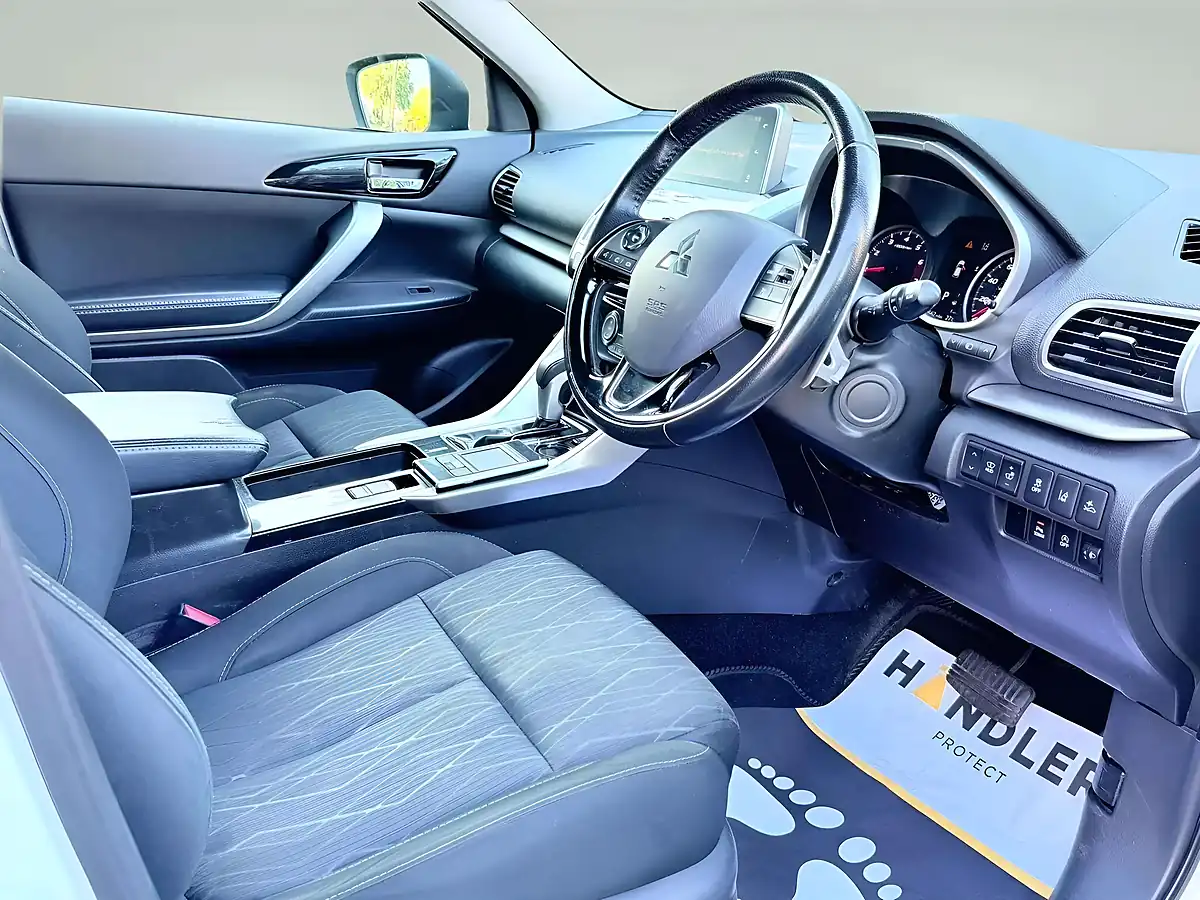 Used 2018 Mitsubishi Eclipse Cross 3 White - Interior and Exterior details 7