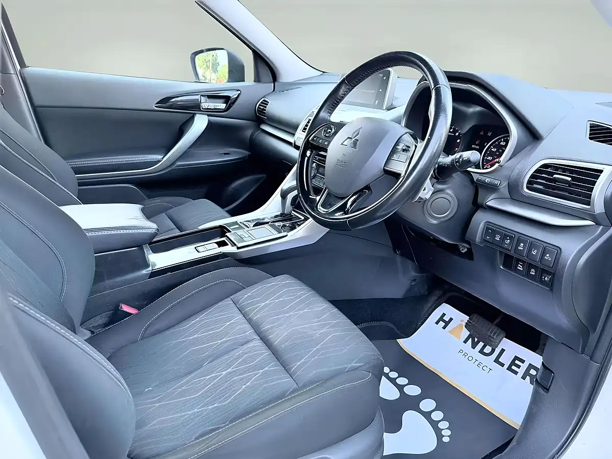 Used 2018 Mitsubishi Eclipse Cross 3 White - Interior and Exterior details 8
