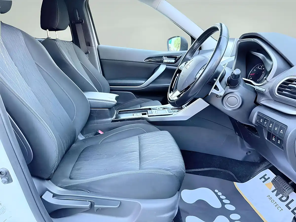 Used 2018 Mitsubishi Eclipse Cross 3 White - Interior and Exterior details 9