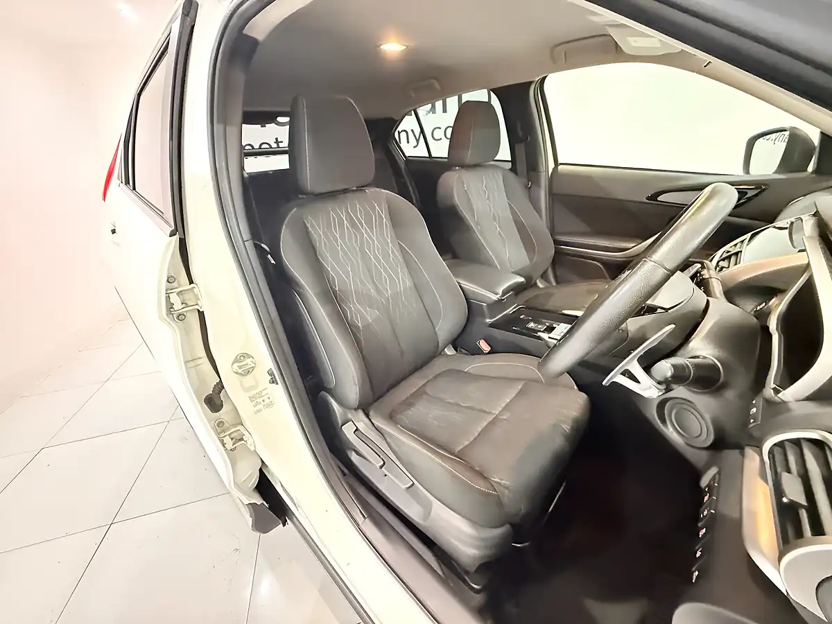 Used 2018 Mitsubishi Eclipse Cross 3 White - Interior and Exterior details 15