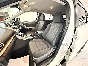 Used 2018 Mitsubishi Eclipse Cross 3 White - Interior and Exterior details 16