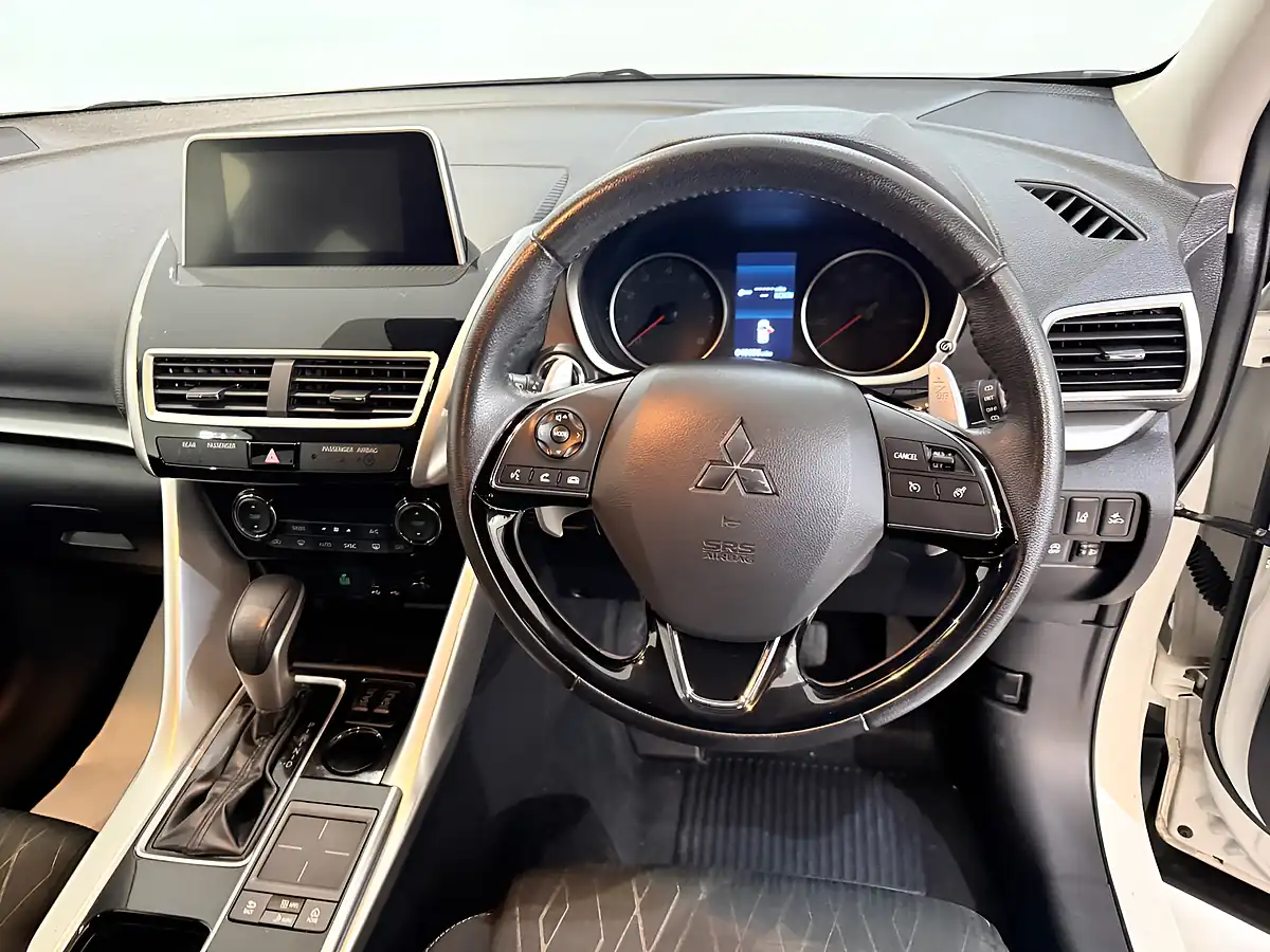 Used 2018 Mitsubishi Eclipse Cross 3 White - Interior and Exterior details 20