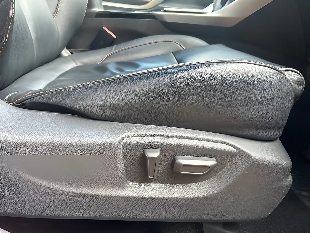 Used 2018 Mitsubishi Eclipse Cross 4 Red - Interior and Exterior details 15