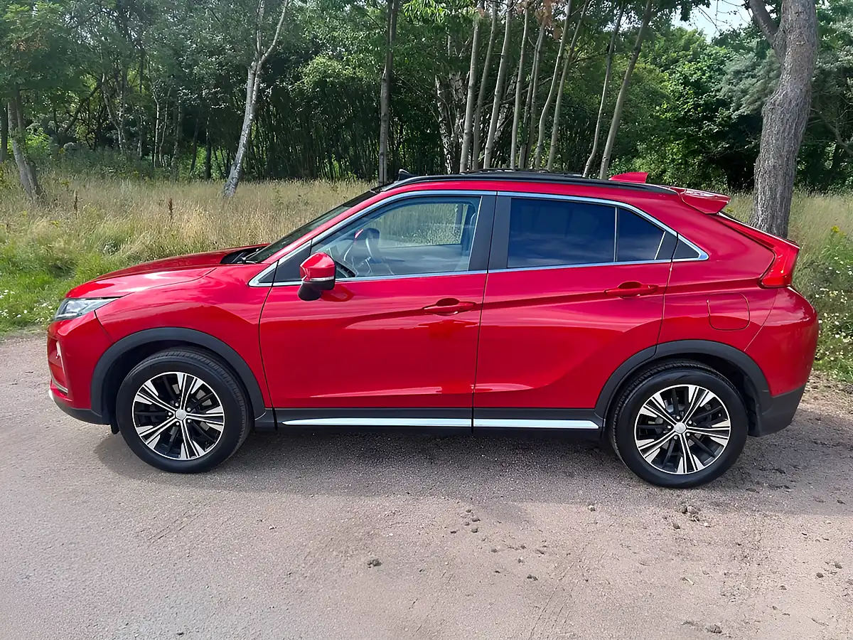 Used 2018 Mitsubishi Eclipse Cross 4 Red - Interior and Exterior details 17