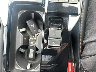 Used 2018 Mitsubishi Eclipse Cross 4 Red - Interior and Exterior details 9