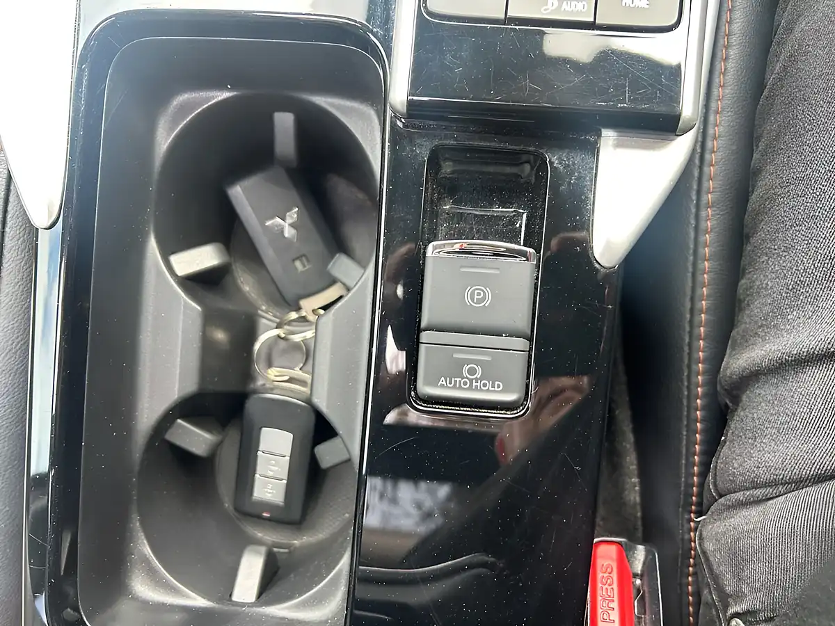 Used 2018 Mitsubishi Eclipse Cross 4 Red - Interior and Exterior details 9