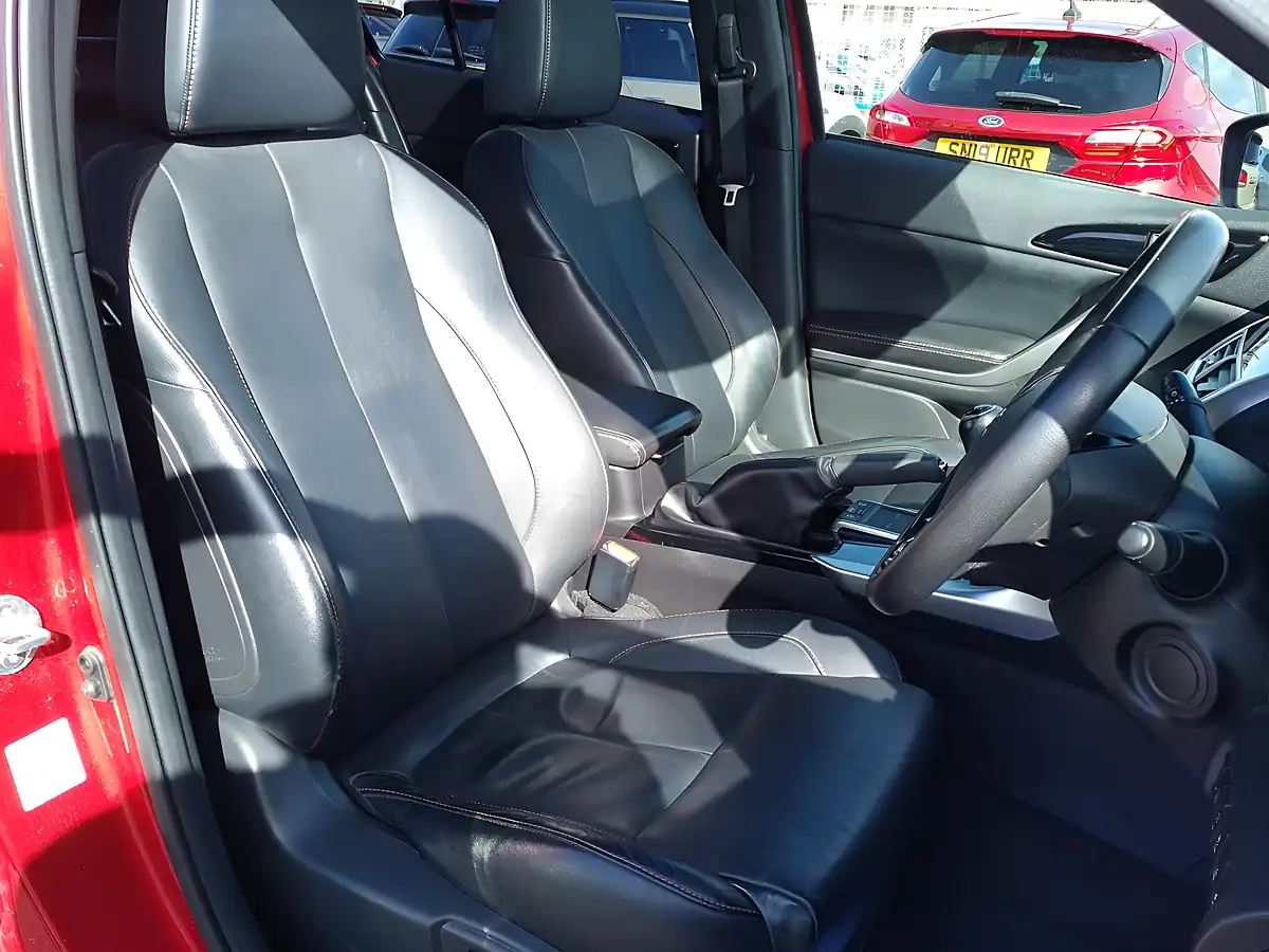 Used 2018 Mitsubishi Eclipse Cross 4 Red - Interior and Exterior details 14