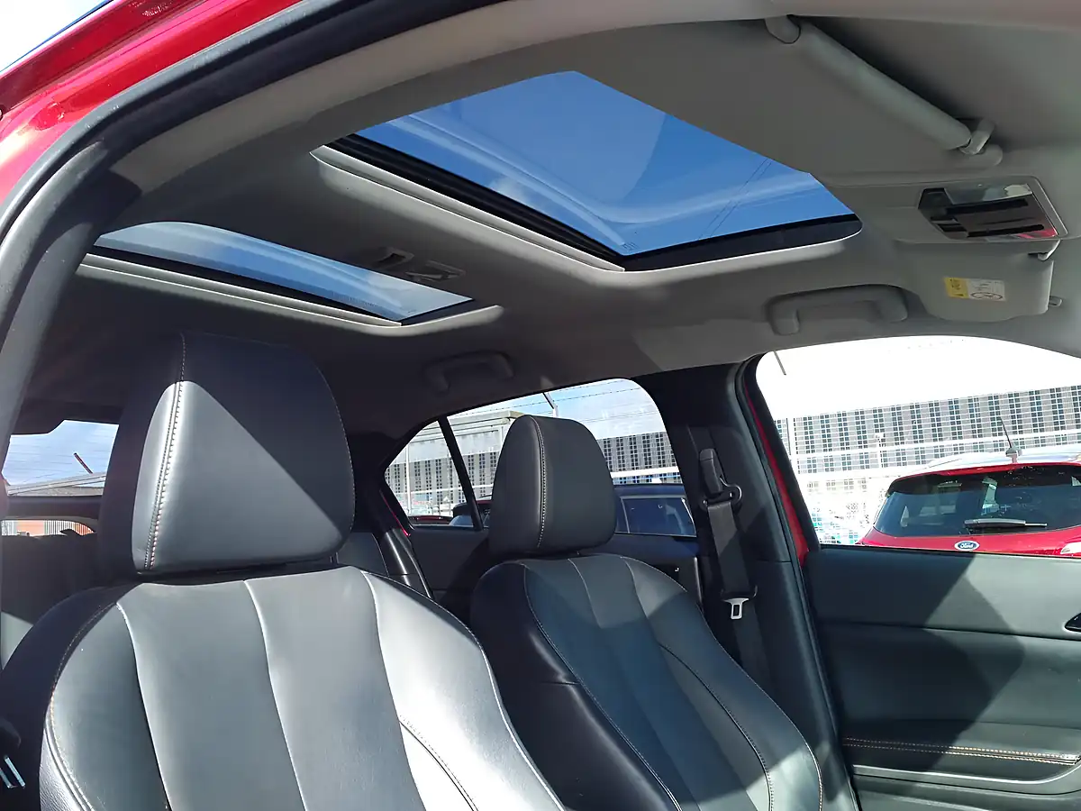 Used 2018 Mitsubishi Eclipse Cross 4 Red - Interior and Exterior details 15
