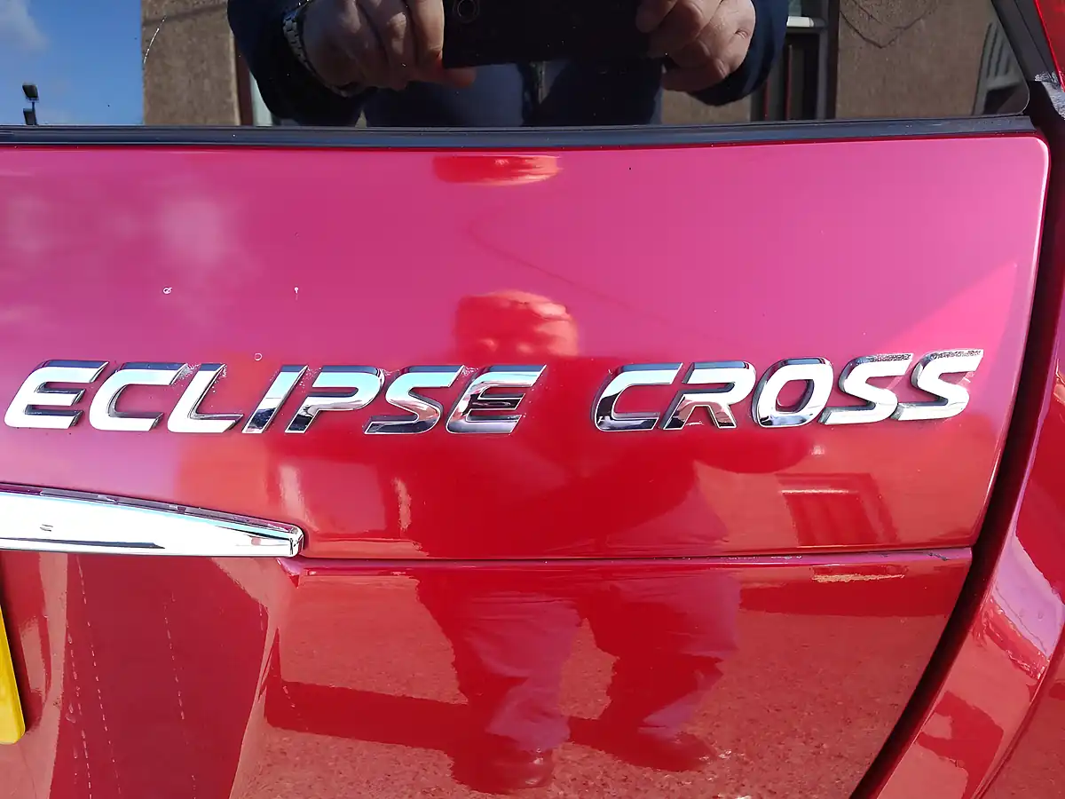 Used 2018 Mitsubishi Eclipse Cross 4 Red - Interior and Exterior details 4