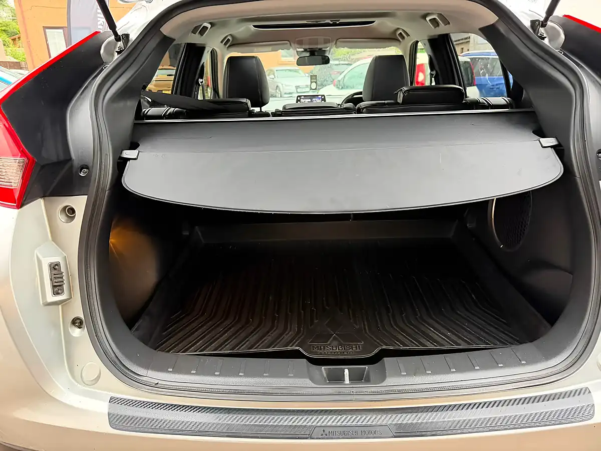 Used 2018 Mitsubishi Eclipse Cross 4 Silver - Interior and Exterior details 14