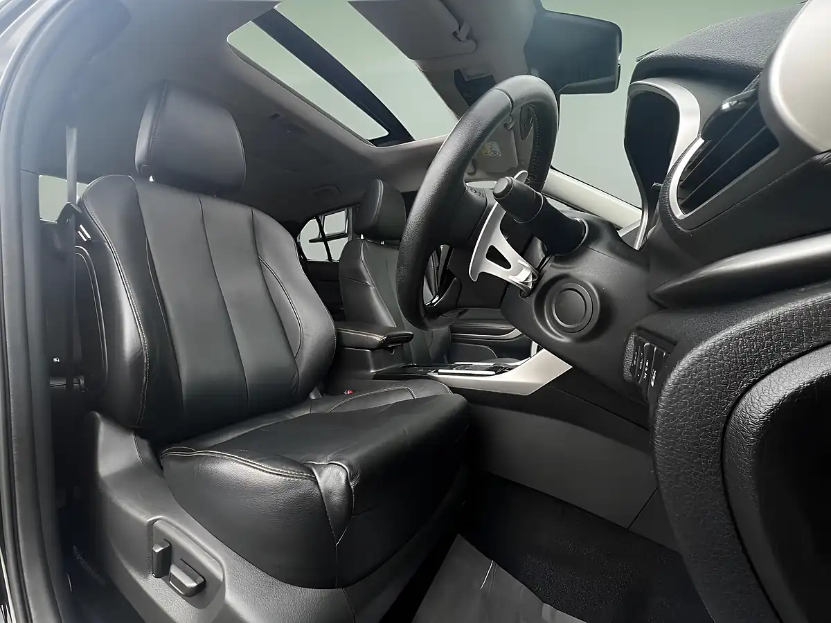 Used 2018 Mitsubishi Eclipse Cross Cvt 4WD Black - Interior and Exterior details 12