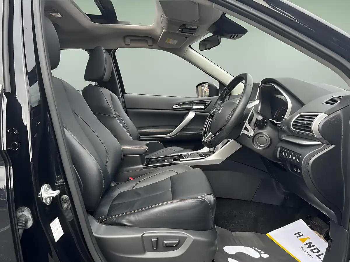 Used 2018 Mitsubishi Eclipse Cross Cvt 4WD Black - Interior and Exterior details 13