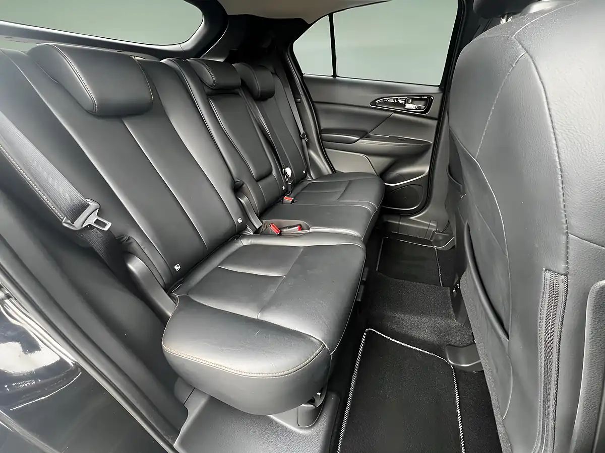 Used 2018 Mitsubishi Eclipse Cross Cvt 4WD Black - Interior and Exterior details 15