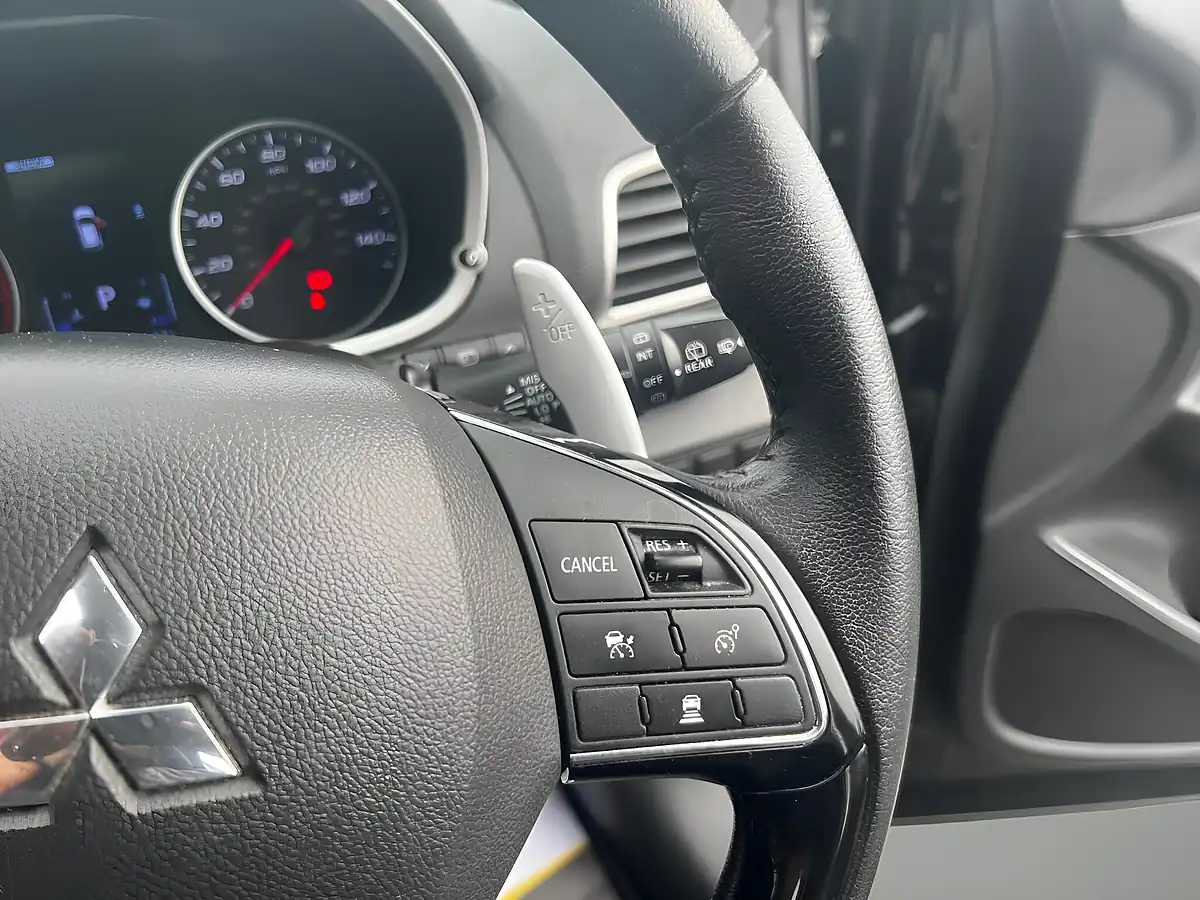 Used 2018 Mitsubishi Eclipse Cross Cvt 4WD Black - Interior and Exterior details 16