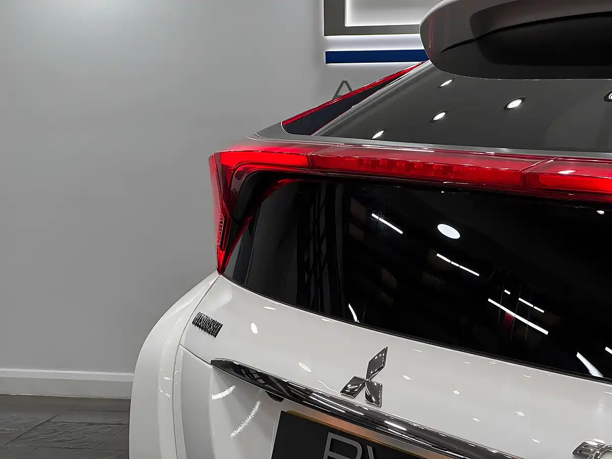 Used 2018 Mitsubishi Eclipse Cross Euro 6 (s/S) 5dr White - Interior and Exterior details 12