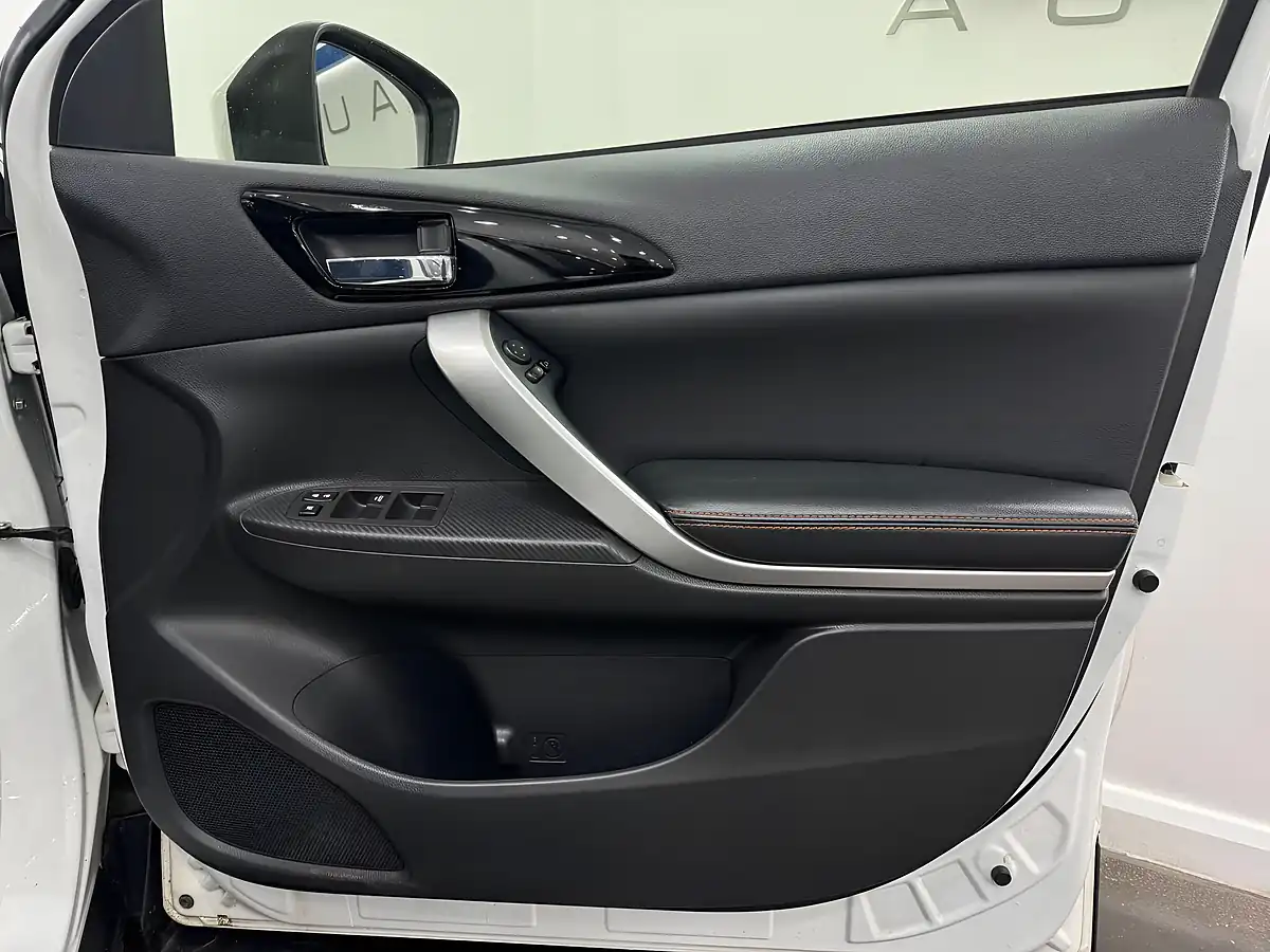 Used 2018 Mitsubishi Eclipse Cross Euro 6 (s/S) 5dr White - Interior and Exterior details 13